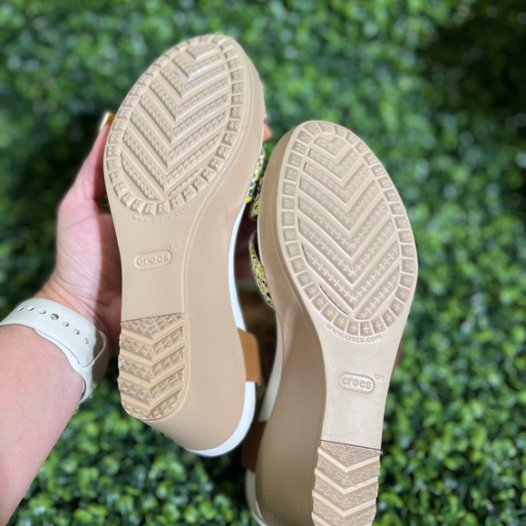 NWOT Crocs 7 Leigh Wedge Sandals - Picture 7 of 12